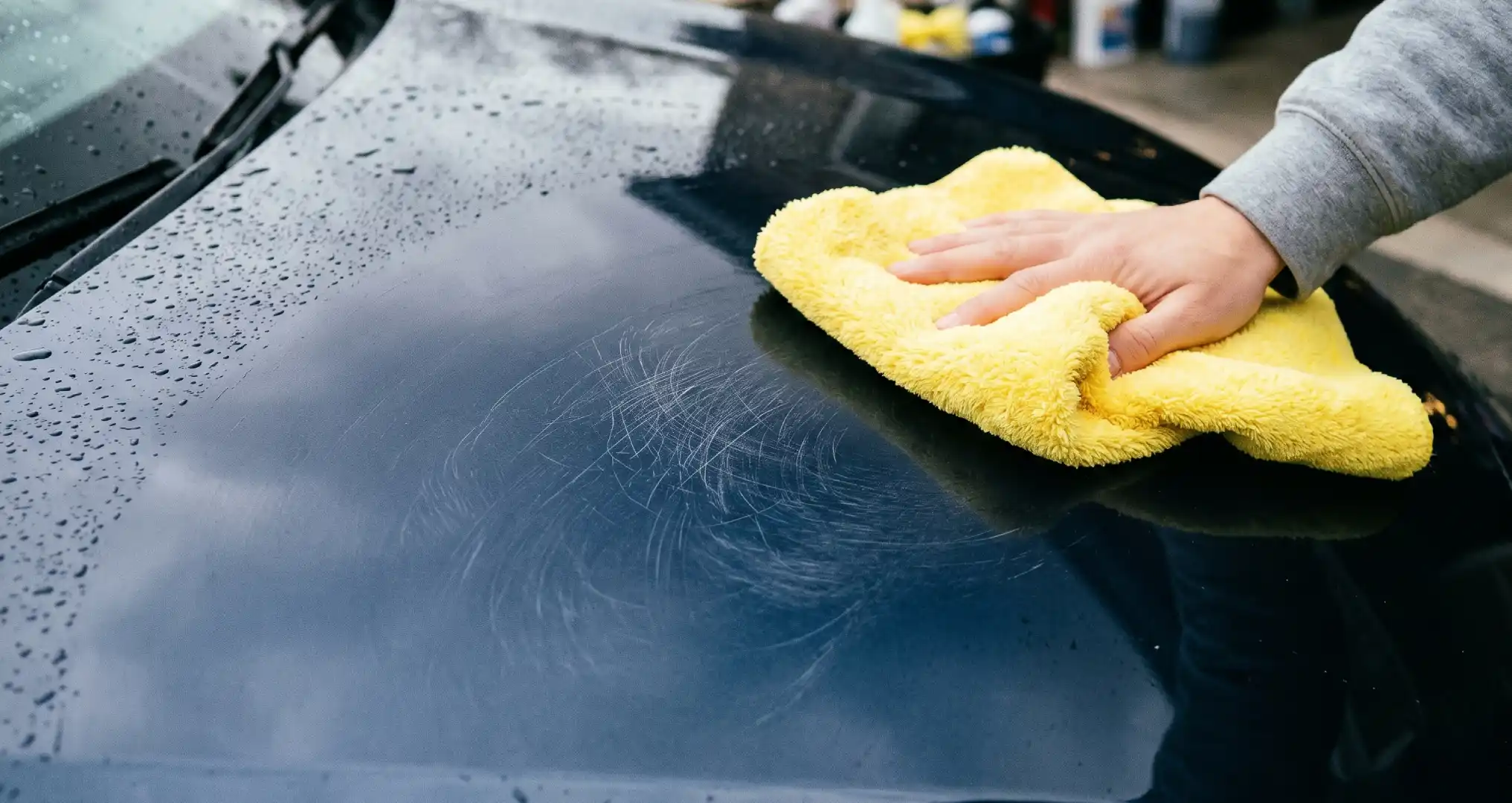 Zgarieturi auto: De ce lavetele de supermarket asi distrug lacul